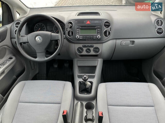 Серый Фольксваген Гольф Плюс, объемом двигателя 1.6 л и пробегом 175 тыс. км за 4900 $, фото 15 на Automoto.ua