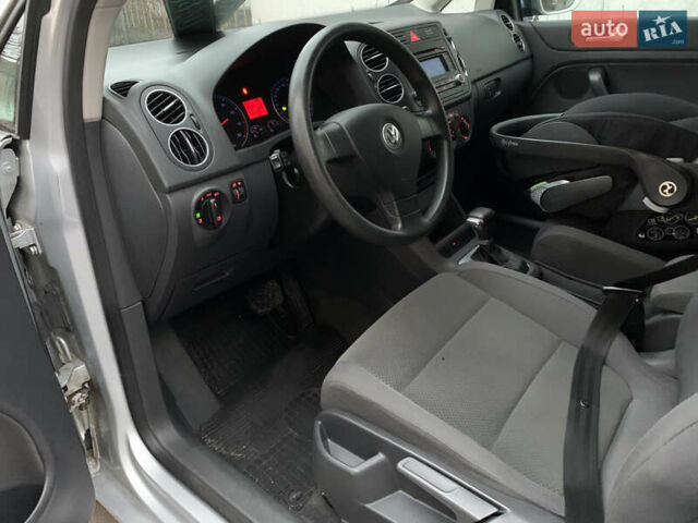 Серый Фольксваген Гольф Плюс, объемом двигателя 1.6 л и пробегом 200 тыс. км за 7200 $, фото 24 на Automoto.ua