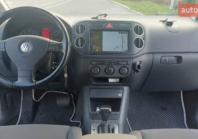 Сірий Фольксваген Golf Plus, об'ємом двигуна 1.6 л та пробігом 198 тис. км за 7000 $, фото 26 на Automoto.ua