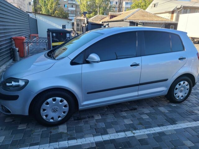 Серый Фольксваген Гольф Плюс, объемом двигателя 1.6 л и пробегом 182 тыс. км за 6400 $, фото 4 на Automoto.ua