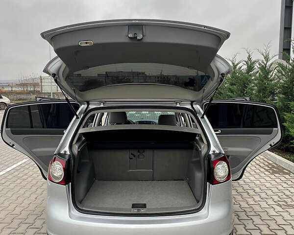 Серый Фольксваген Гольф Плюс, объемом двигателя 1.6 л и пробегом 297 тыс. км за 6000 $, фото 7 на Automoto.ua