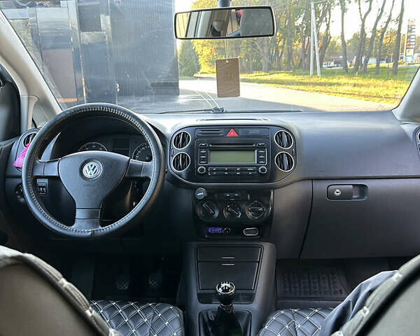 Серый Фольксваген Гольф Плюс, объемом двигателя 1.4 л и пробегом 239 тыс. км за 5800 $, фото 4 на Automoto.ua