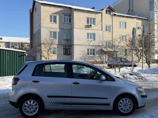 Серый Фольксваген Гольф Плюс, объемом двигателя 1.6 л и пробегом 300 тыс. км за 4750 $, фото 4 на Automoto.ua