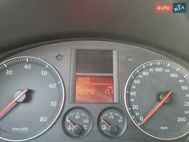 Серый Фольксваген Гольф Плюс, объемом двигателя 1.6 л и пробегом 182 тыс. км за 6400 $, фото 5 на Automoto.ua