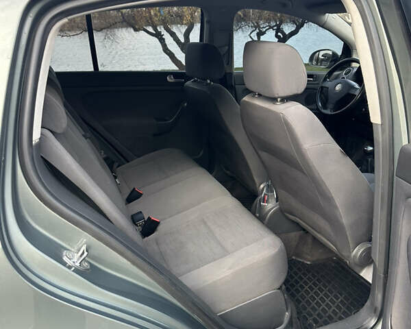 Серый Фольксваген Гольф Плюс, объемом двигателя 1.6 л и пробегом 194 тыс. км за 5950 $, фото 8 на Automoto.ua