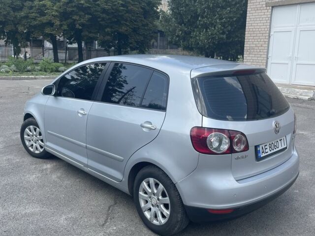 Сірий Фольксваген Golf Plus, об'ємом двигуна 1.6 л та пробігом 262 тис. км за 5200 $, фото 2 на Automoto.ua