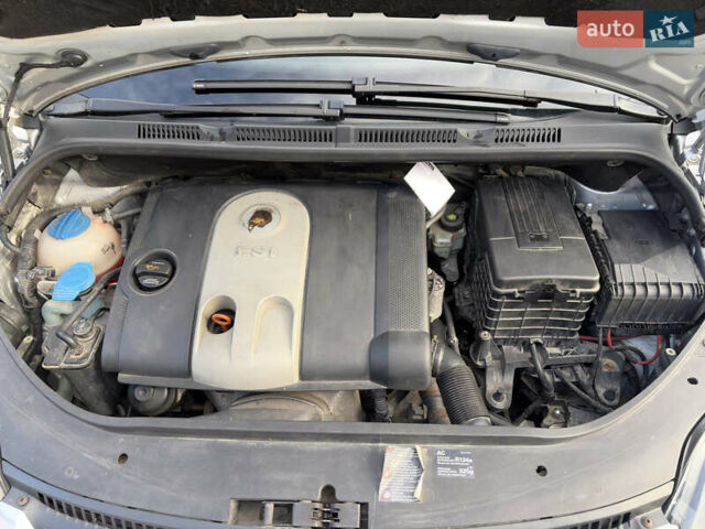 Серый Фольксваген Гольф Плюс, объемом двигателя 1.6 л и пробегом 252 тыс. км за 5500 $, фото 11 на Automoto.ua