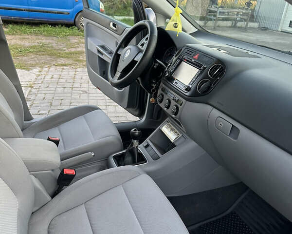 Сірий Фольксваген Golf Plus, об'ємом двигуна 1.6 л та пробігом 227 тис. км за 5400 $, фото 10 на Automoto.ua