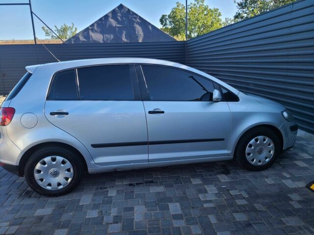 Серый Фольксваген Гольф Плюс, объемом двигателя 1.6 л и пробегом 182 тыс. км за 6400 $, фото 2 на Automoto.ua