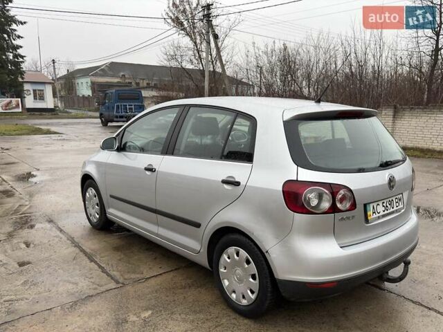 Серый Фольксваген Гольф Плюс, объемом двигателя 1.4 л и пробегом 269 тыс. км за 4500 $, фото 2 на Automoto.ua