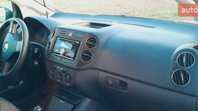 Серый Фольксваген Гольф Плюс, объемом двигателя 1.6 л и пробегом 226 тыс. км за 5300 $, фото 6 на Automoto.ua