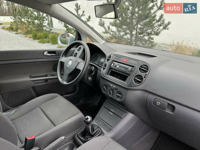 Серый Фольксваген Гольф Плюс, объемом двигателя 1.4 л и пробегом 251 тыс. км за 5150 $, фото 45 на Automoto.ua