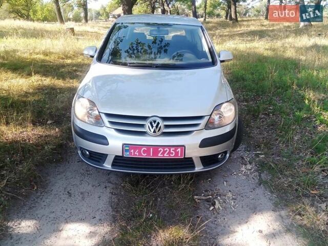 Серый Фольксваген Гольф Плюс, объемом двигателя 1.4 л и пробегом 220 тыс. км за 5500 $, фото 7 на Automoto.ua