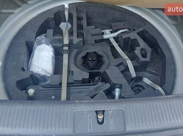 Сірий Фольксваген Golf Plus, об'ємом двигуна 1.6 л та пробігом 198 тис. км за 7000 $, фото 10 на Automoto.ua