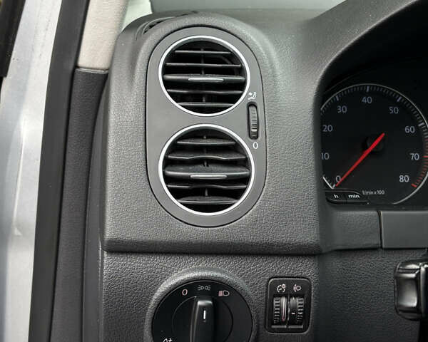 Серый Фольксваген Гольф Плюс, объемом двигателя 1.6 л и пробегом 170 тыс. км за 5999 $, фото 24 на Automoto.ua