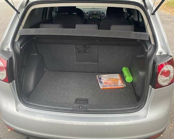 Серый Фольксваген Гольф Плюс, объемом двигателя 1.6 л и пробегом 231 тыс. км за 5500 $, фото 3 на Automoto.ua