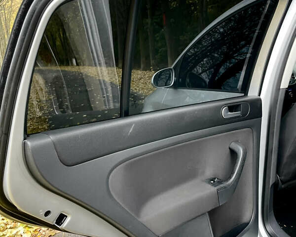 Сірий Фольксваген Golf Plus, об'ємом двигуна 1.6 л та пробігом 211 тис. км за 6500 $, фото 19 на Automoto.ua