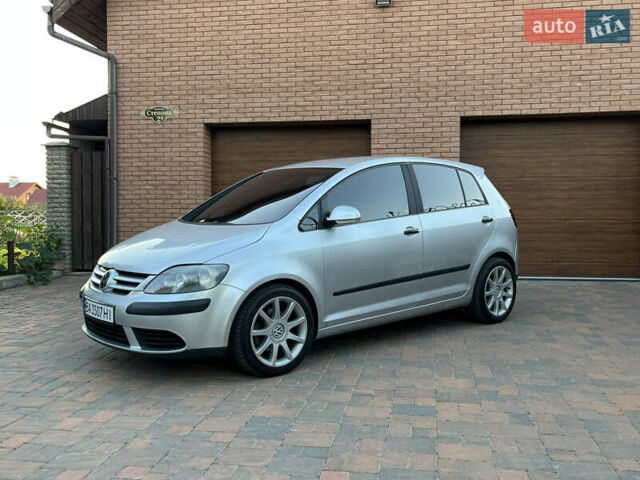 Сірий Фольксваген Golf Plus, об'ємом двигуна 1.6 л та пробігом 243 тис. км за 5200 $, фото 1 на Automoto.ua
