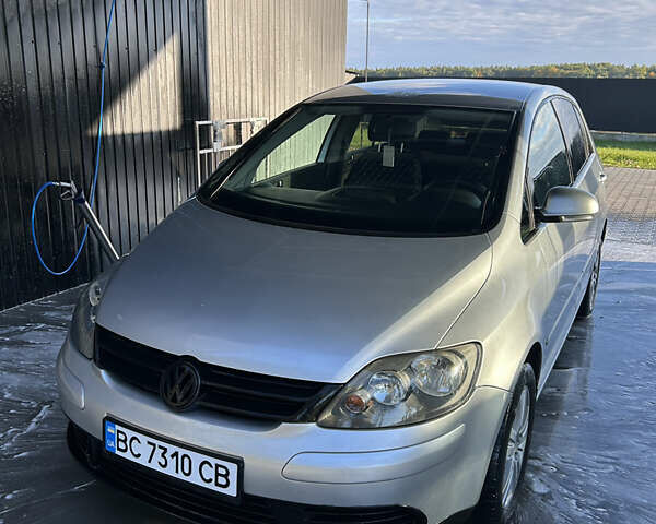 Серый Фольксваген Гольф Плюс, объемом двигателя 1.39 л и пробегом 238 тыс. км за 6000 $, фото 22 на Automoto.ua