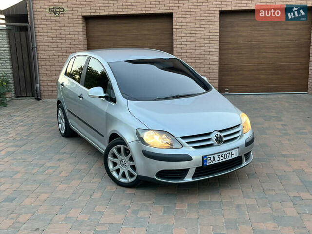 Сірий Фольксваген Golf Plus, об'ємом двигуна 1.6 л та пробігом 243 тис. км за 5200 $, фото 11 на Automoto.ua
