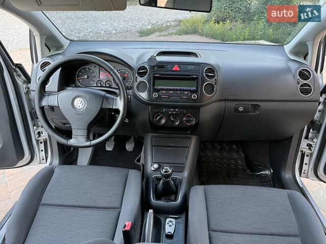 Сірий Фольксваген Golf Plus, об'ємом двигуна 1.6 л та пробігом 243 тис. км за 5200 $, фото 29 на Automoto.ua