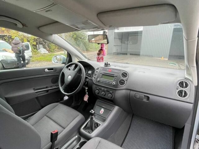 Серый Фольксваген Гольф Плюс, объемом двигателя 1.4 л и пробегом 270 тыс. км за 5100 $, фото 7 на Automoto.ua