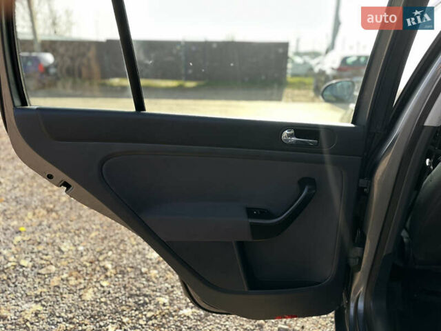 Серый Фольксваген Гольф Плюс, объемом двигателя 1.4 л и пробегом 208 тыс. км за 5500 $, фото 28 на Automoto.ua