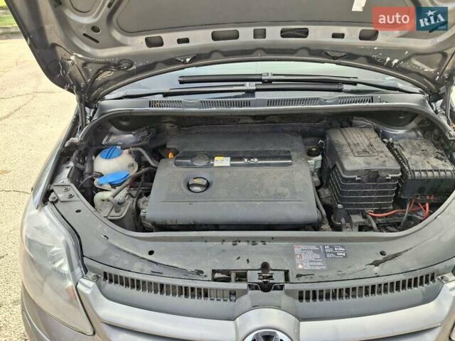 Серый Фольксваген Гольф Плюс, объемом двигателя 1.4 л и пробегом 227 тыс. км за 5500 $, фото 20 на Automoto.ua