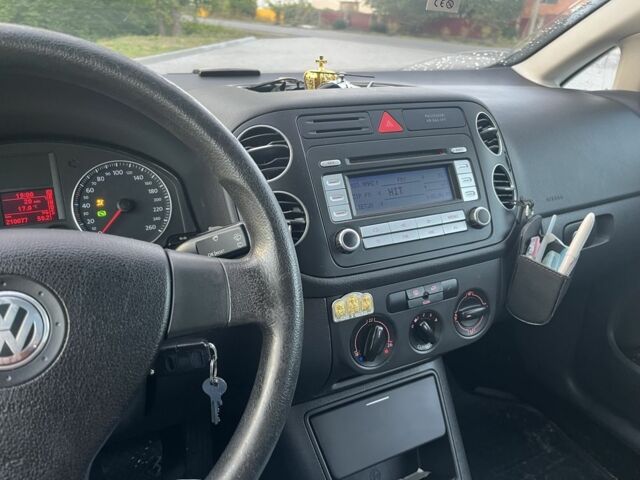 Фольксваген Гольф Плюс 2006 в Луцке на Automoto.ua Серый Фольксваген Гольф Плюс, объемом двигателя 1.9 л и пробегом 210 тыс. км за 6850 $, фото 4 на Automoto.ua