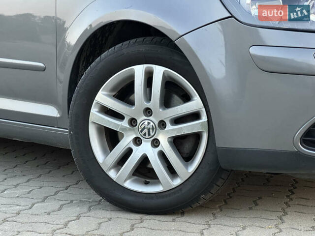 Сірий Фольксваген Golf Plus, об'ємом двигуна 1.6 л та пробігом 260 тис. км за 6799 $, фото 18 на Automoto.ua