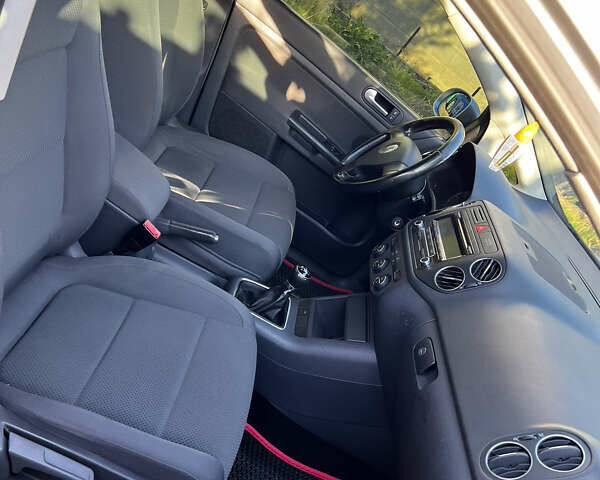 Серый Фольксваген Гольф Плюс, объемом двигателя 1.39 л и пробегом 192 тыс. км за 5800 $, фото 3 на Automoto.ua