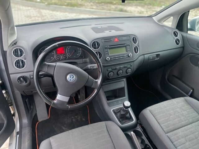Серый Фольксваген Гольф Плюс, объемом двигателя 1.9 л и пробегом 216 тыс. км за 2950 $, фото 10 на Automoto.ua