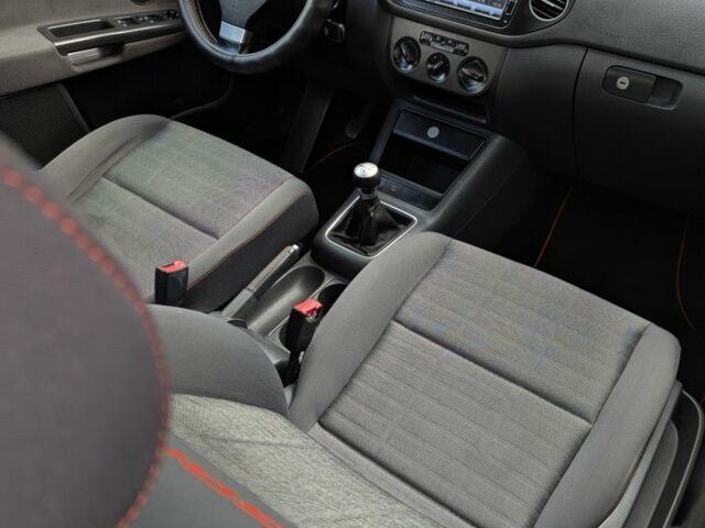 Серый Фольксваген Гольф Плюс, объемом двигателя 1.6 л и пробегом 290 тыс. км за 6500 $, фото 8 на Automoto.ua