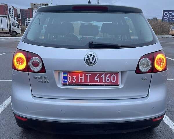 Серый Фольксваген Гольф Плюс, объемом двигателя 1.6 л и пробегом 194 тыс. км за 5400 $, фото 3 на Automoto.ua