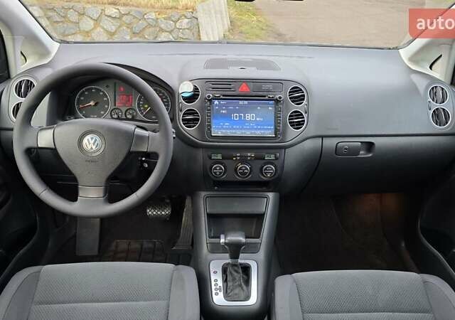 Серый Фольксваген Гольф Плюс, объемом двигателя 1.6 л и пробегом 230 тыс. км за 7999 $, фото 1 на Automoto.ua