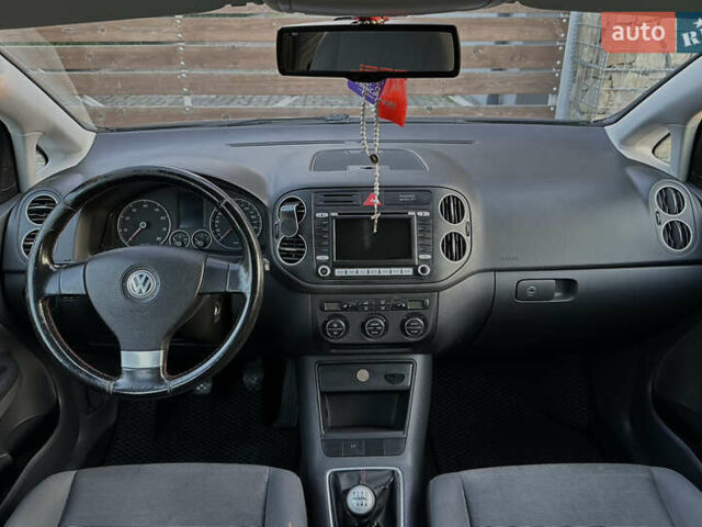 Сірий Фольксваген Golf Plus, об'ємом двигуна 1.6 л та пробігом 260 тис. км за 6799 $, фото 61 на Automoto.ua