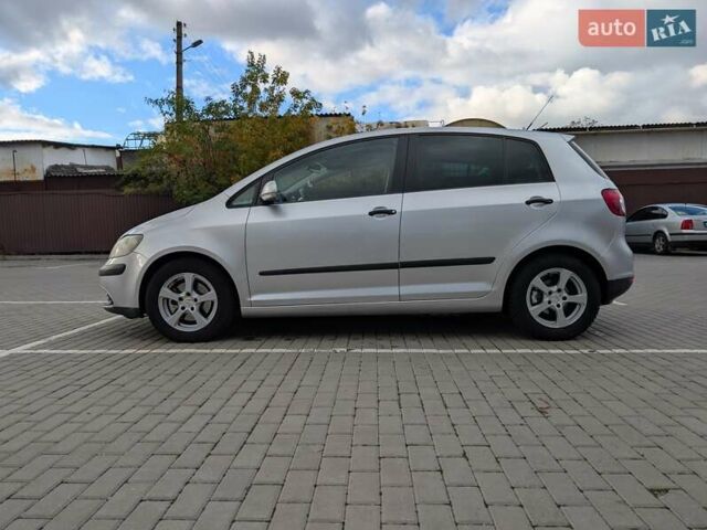 Фольксваген Гольф Плюс 2006 в Черкассах на Automoto.ua Серый Фольксваген Гольф Плюс, объемом двигателя 1.6 л и пробегом 140 тыс. км за 7500 $, фото 3 на Automoto.ua