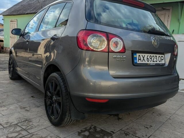 Серый Фольксваген Гольф Плюс, объемом двигателя 1.6 л и пробегом 290 тыс. км за 6500 $, фото 4 на Automoto.ua