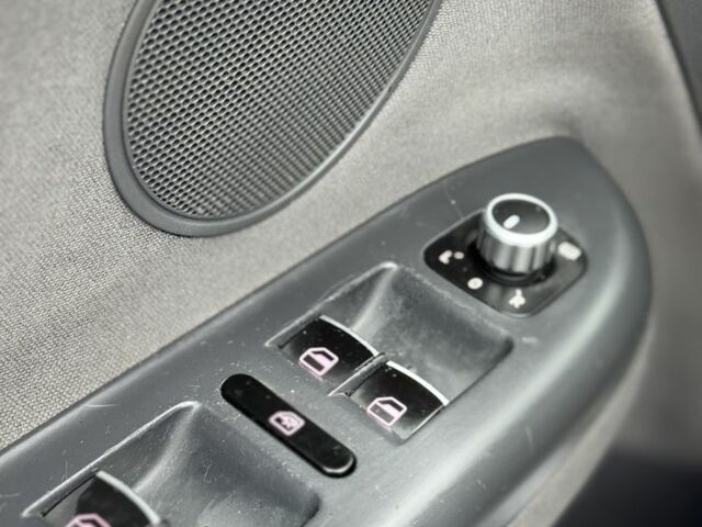 Серый Фольксваген Гольф Плюс, объемом двигателя 1.4 л и пробегом 226 тыс. км за 5300 $, фото 19 на Automoto.ua