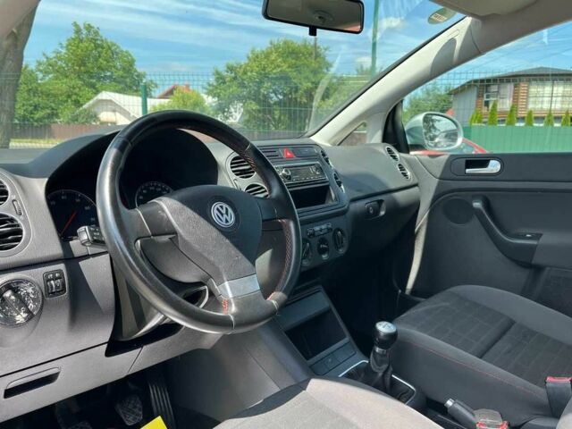 Серый Фольксваген Гольф Плюс, объемом двигателя 1.4 л и пробегом 244 тыс. км за 5600 $, фото 8 на Automoto.ua