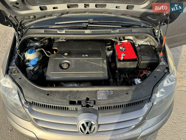 Серый Фольксваген Гольф Плюс, объемом двигателя 1.4 л и пробегом 174 тыс. км за 5650 $, фото 28 на Automoto.ua