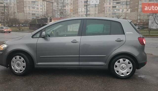 Серый Фольксваген Гольф Плюс, объемом двигателя 1.6 л и пробегом 202 тыс. км за 5650 $, фото 4 на Automoto.ua
