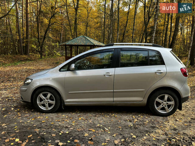 Серый Фольксваген Гольф Плюс, объемом двигателя 1.6 л и пробегом 333 тыс. км за 5650 $, фото 1 на Automoto.ua