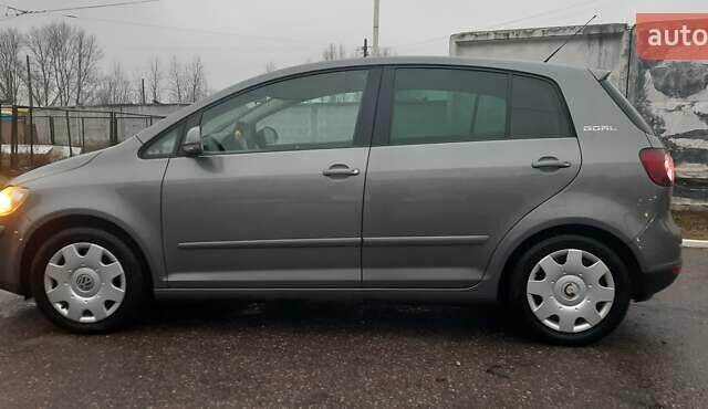 Серый Фольксваген Гольф Плюс, объемом двигателя 1.6 л и пробегом 202 тыс. км за 5650 $, фото 2 на Automoto.ua