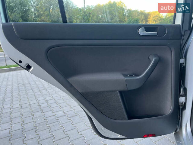 Сірий Фольксваген Golf Plus, об'ємом двигуна 1.6 л та пробігом 220 тис. км за 5500 $, фото 35 на Automoto.ua