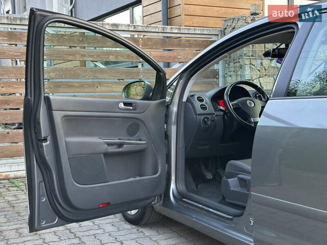 Сірий Фольксваген Golf Plus, об'ємом двигуна 1.6 л та пробігом 260 тис. км за 6799 $, фото 31 на Automoto.ua