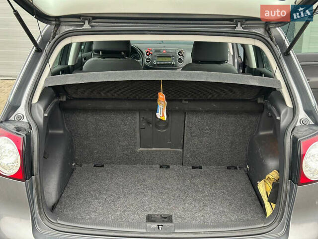 Серый Фольксваген Гольф Плюс, объемом двигателя 1.6 л и пробегом 215 тыс. км за 5499 $, фото 16 на Automoto.ua