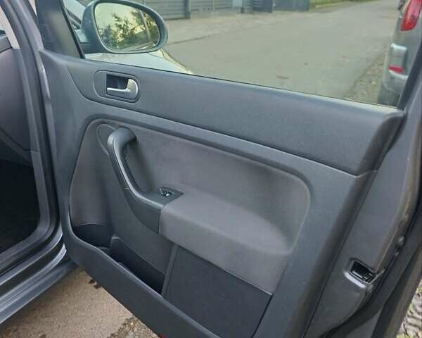 Сірий Фольксваген Golf Plus, об'ємом двигуна 1.6 л та пробігом 217 тис. км за 7400 $, фото 22 на Automoto.ua