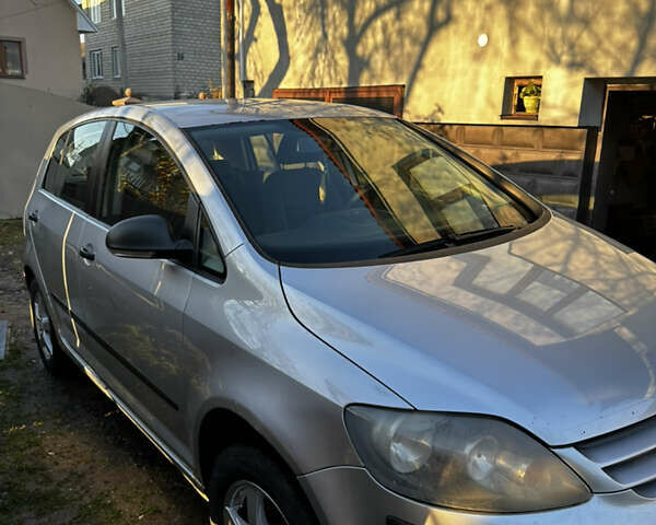 Серый Фольксваген Гольф Плюс, объемом двигателя 1.4 л и пробегом 191 тыс. км за 5900 $, фото 2 на Automoto.ua