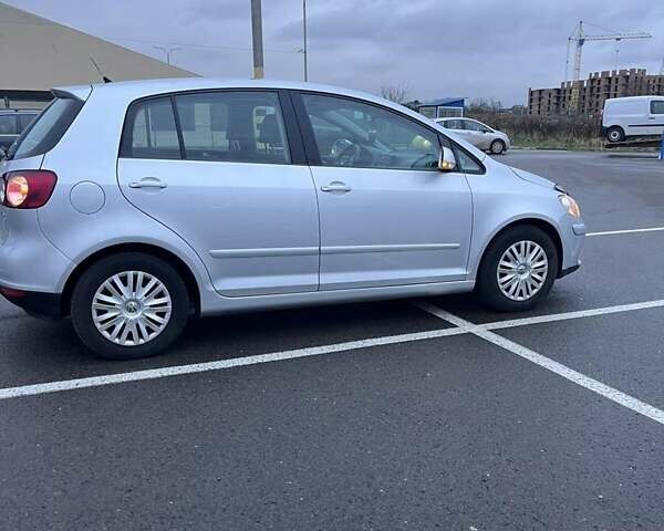 Серый Фольксваген Гольф Плюс, объемом двигателя 1.6 л и пробегом 194 тыс. км за 5400 $, фото 4 на Automoto.ua